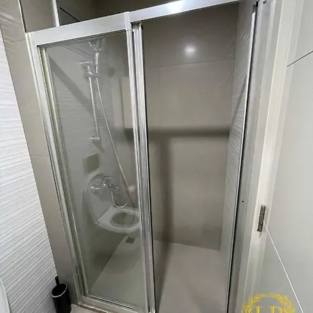 Apartment Close Airport,mall Of Shopping Center,tram Station
