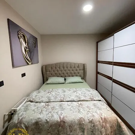 Apartment Close Airport,mall Of Shopping Center,tram Station *